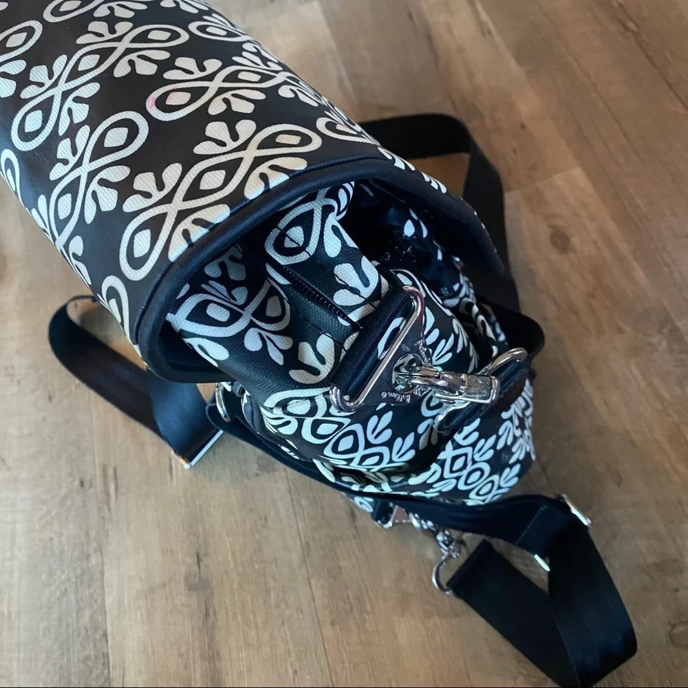 Like new Petunia Pickle Bottom Diaper Bag